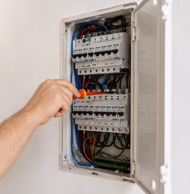Quadro de distribuição elétrica de uma empresa em Blumenau